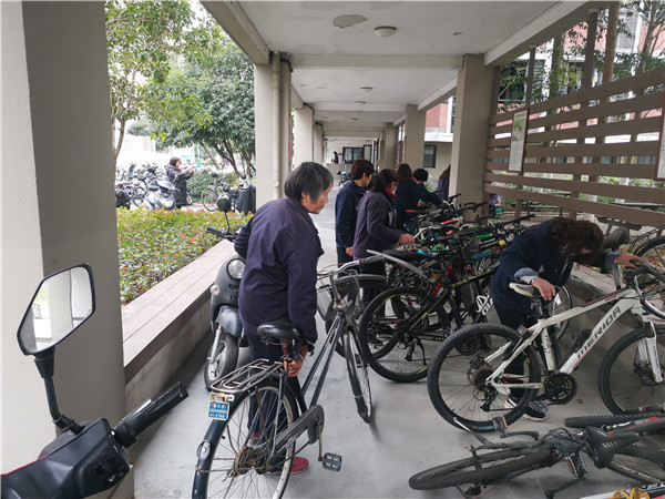 9公寓楼内外大扫除.jpg 9公寓楼内外大扫除.jpg