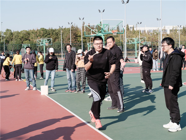 夹球接力折返跑2.jpg 夹球接力折返跑2.jpg