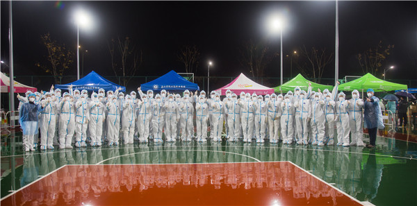 全体医护人员.jpg 全体医护人员.jpg