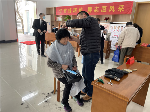 免费理发0.jpg 免费理发0.jpg