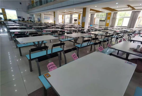 食堂单桌同向,并提倡打包带走就餐5.jpg 食堂单桌同向,并提倡打包带走就餐5.jpg