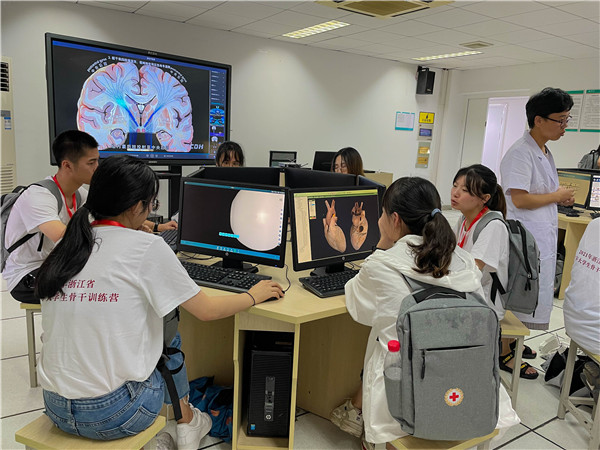 体验模拟解剖教学.jpg 体验模拟解剖教学.jpg