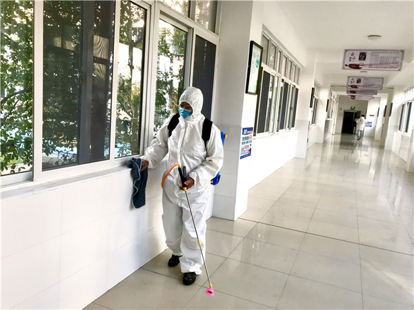 公寓走廊、窗台等消毒擦拭.jpg 公寓走廊、窗台等消毒擦拭.jpg
