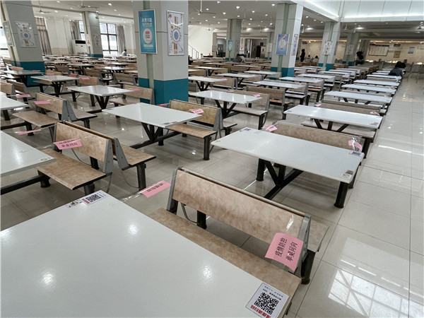食堂单桌同向,并提倡打包带走就餐2.jpg 食堂单桌同向,并提倡打包带走就餐2.jpg