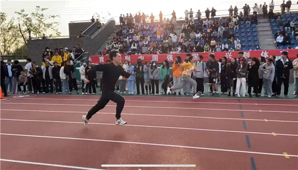 迎面接力赛1.jpg 迎面接力赛1.jpg