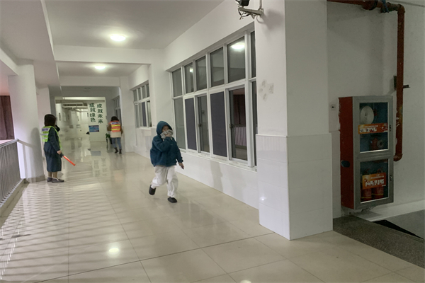 确认楼内有无被困人员.jpg 确认楼内有无被困人员.jpg