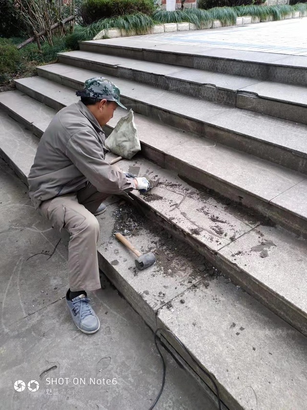 修补台阶.jpg 修补台阶.jpg