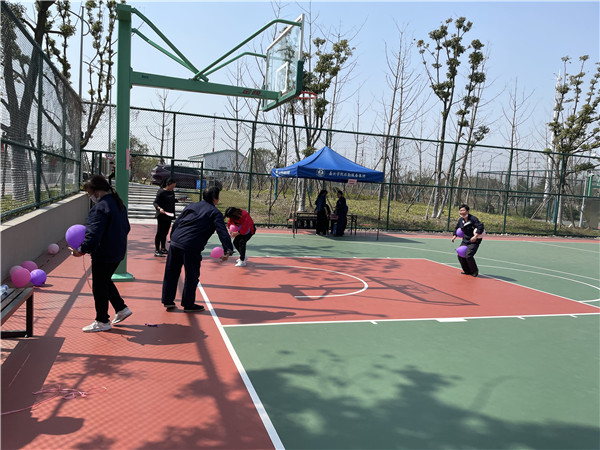 企鹅漫步2.jpg 企鹅漫步2.jpg