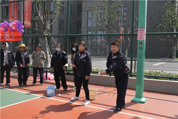 羽毛球定点发球1.jpg 羽毛球定点发球1.jpg