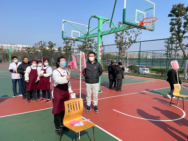 蒙眼敲响幸福鼓2.jpg 蒙眼敲响幸福鼓2.jpg