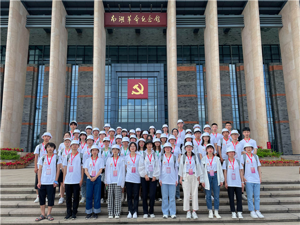 参观南湖革命纪念馆2.jpg 参观南湖革命纪念馆2.jpg