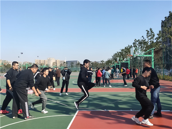 集体跳长绳2.jpg 集体跳长绳2.jpg